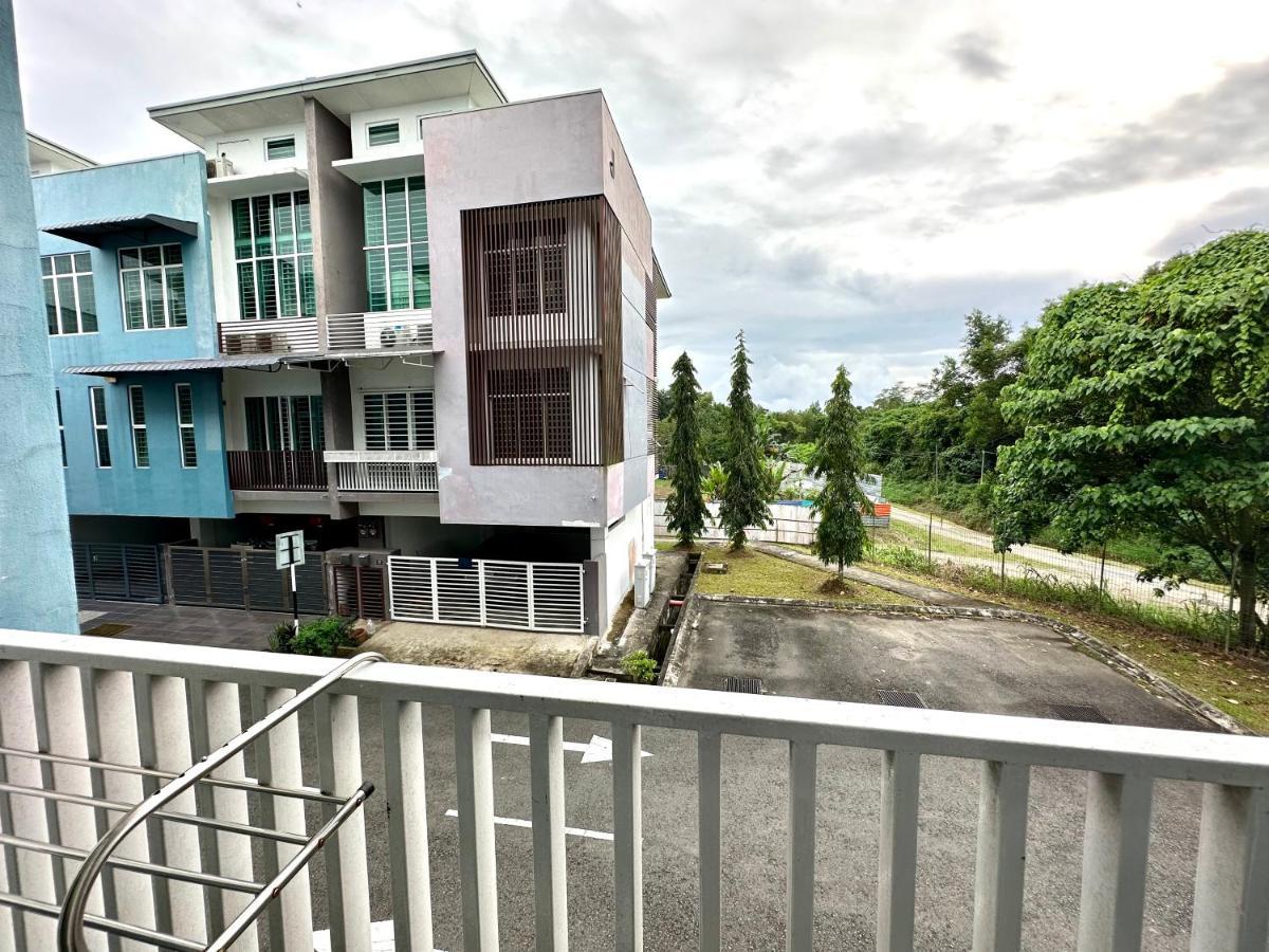 Springfield 3-Storey Cheerful Townhouse #Yoyo Homestay SDK エクステリア 写真