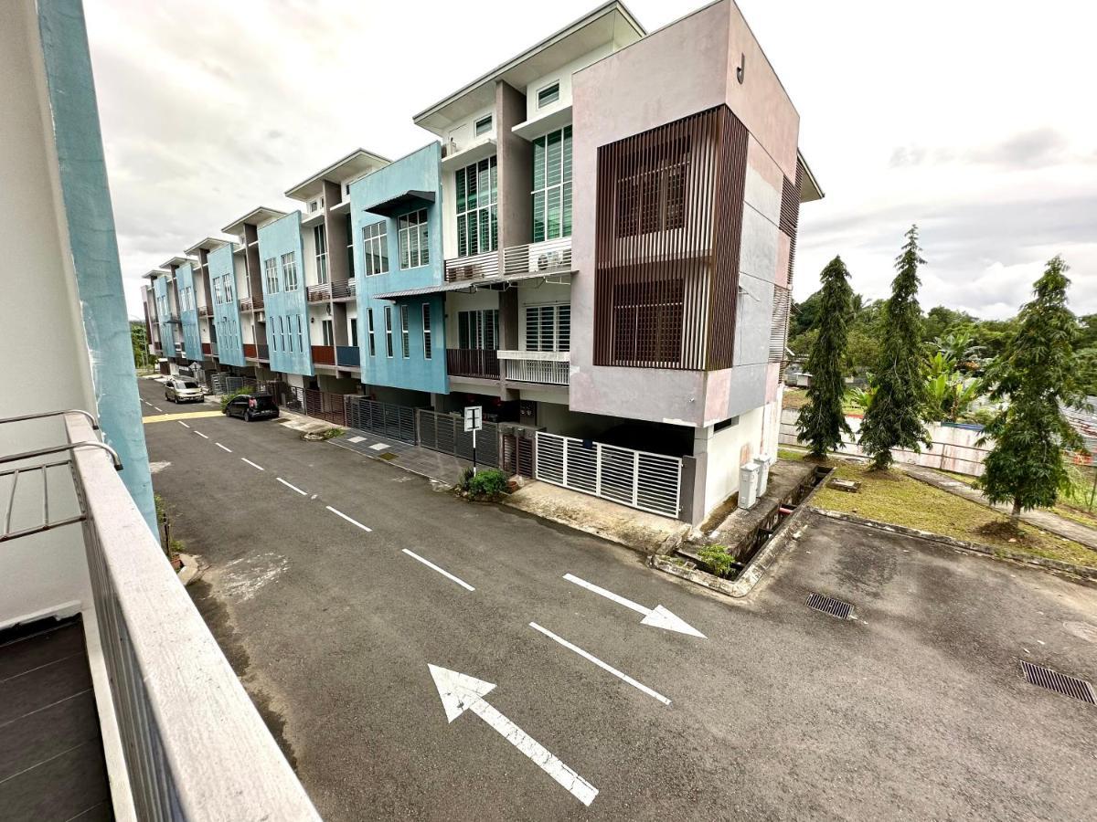 Springfield 3-Storey Cheerful Townhouse #Yoyo Homestay SDK エクステリア 写真