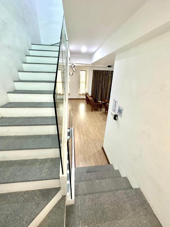 Springfield 3-Storey Cheerful Townhouse #Yoyo Homestay SDK エクステリア 写真